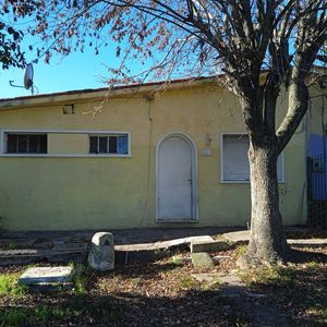 Casa Y Dos Apartamentos, Todos Alquilados, Ideal Para Renta.