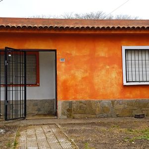 Dos Casas Alquiladas En Venta A Una Cuadra De Av. Garzón.