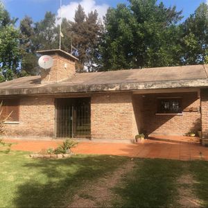Siete Hectáreas Y Media Con Frente Sobre Ruta Perimetral 102 Y Sobre Cno. Fauquet, A Metros De Ruta 5. Y Tres Casas Con Renta.
