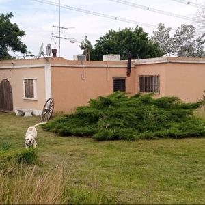 Terreno Tipo Chacra Con Casa Y Galpónes, Con 205 M De Frente. Zona Melilla