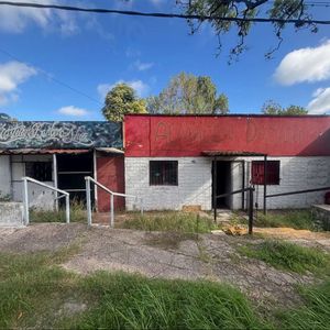 Terreno Con Construcciones A Reciclar, Muy Buena Ubicación A Dos Cuadras De Av. Garzón.