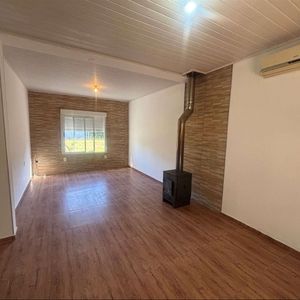 Lezica. Gioia Y Pinta. Casa En Alquiler, Tres Dormitorios, Parirllero, Patio, Lugar Para Coches.