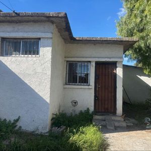 Alquiler En Calle Jose De Vera Perdomo E Islas Canarias. Casa Al Fondo, Con Gran Terreno. Comparte Solo La Entrada Para Coche.