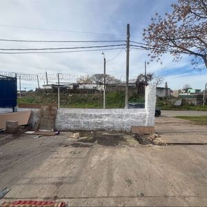 Terreno En Excelente Ubicación, Calles Versailles Y Maria Orticochea, Atrás Del Próximo Nuevo Shoping Aventura.