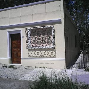 Casa A Media Cuadra De Av. Garzón. Alquilada