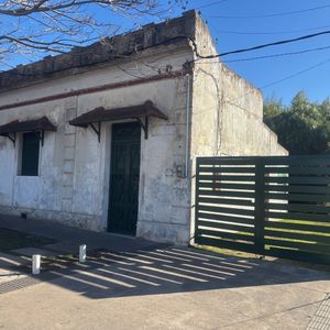 Venta De Casa En Colón, Todo A Reciclar, Sobre Avda. Garzón.