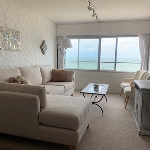 Apartamento De 1 Dormitorio Y Medio Frente Al Mar Parada 1 De La Playa Brava 
