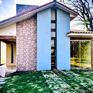 Bella Casa En Alquiler En Urbanización