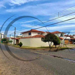 Casa En Venta De 4 Dormitorios – Zona Norte | 77343558