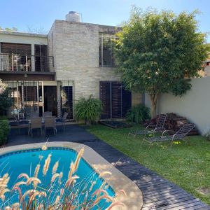 Venta De Casa En Pocitos 4 Dormitorios, Piscina, Estudio, Garage Y Cochera X 2. 