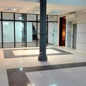 Edificio Frente Al Palacio Taranco Todo A Nuevo
