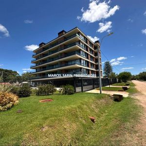 Un Dormitorio En Rambla Costanera Vista Al Mar, Marcel Sapin Propiedades