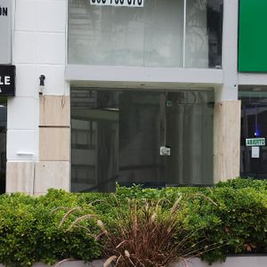 Vende  Local A La Calle Parada 2 Playa Brava Península La Pastora Trato Directo