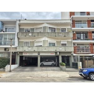 Vende Estacionamiento De 865 M2 En 2 Plantas - Pocitos