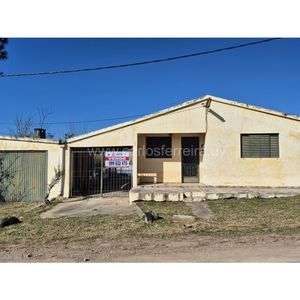 Vende Casa 3 Dormitorios, 2 Baños, Piscina Y Garaje - Lagos Del Norte