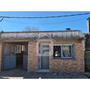 Vende Casa 2 Dormitorios Con Garaje Y Fondo - Rivera