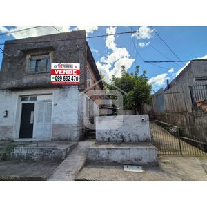 Amplia Propiedad Con Dos Pisos Y Apartamento Al Fondo