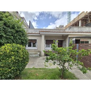 Vende Casa 3 Dormitorios, 2 Baños, Garaje Y Fondo - Malvin Sur