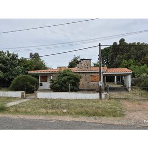 Vende Casa 3 Dormitorios Y Amplio Terreno De 1235 M2 - Araminda Sur