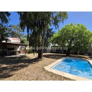 Vende Casa 3 Dormitorios, Apartamento Y Amplio Terreno - Atlantida Sur