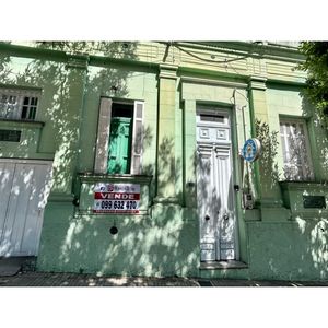 Vende Amplia Casa De 332 M2 En Un Terreno De 520 M2 - Avda. Sarandi