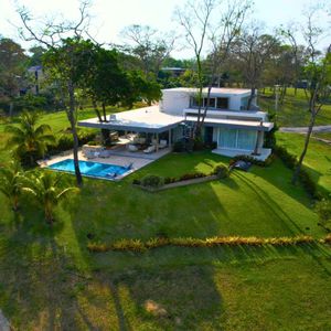 Casa De Lujo En Venta  Condominio Urubó Golf
