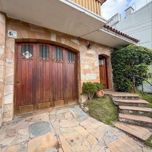 Venta Casa Ph 3 Dormitorios Y Servicio Con Garaje En Parque Batlle Límite Pocitos.