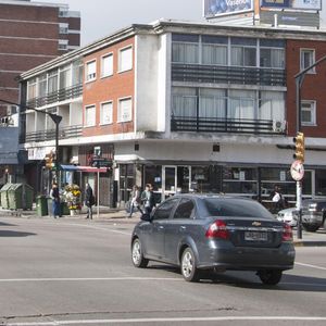 Garaje O Terreno Sobre Av. Gral. Rivera, Buceo - Montevideo