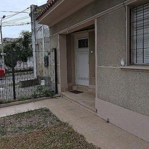 ¡divina Casa De 3 Dormitorios A La Venta Con Renta!