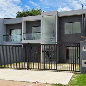 Casa En Venta 4 Dormitorios Zona Norte (urb. Roma)