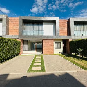 Alquiler Casa 4 Habitaciones En Condominio Zona Norte, Espaciosa Y Moderna