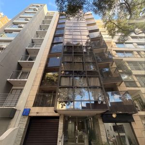 Venta Con Renta, 2 Dorm Y Garage En Punta Carretas