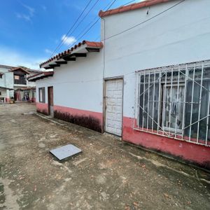 Casa En Venta Zona 3 Pasos Al Frente Entre 6to A 7mo Anillo