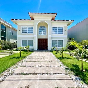 Lujosa Casa En Exclusivo Condominio En Urubo