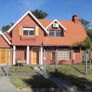 Alquiler Casa De 3 Dormitorios Con Piscina En Mansa