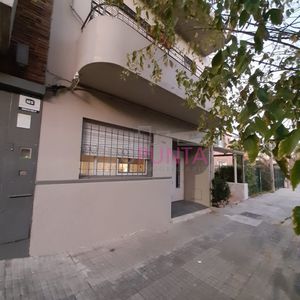 Casa En Venta En Pocitos, 3 Dormitorios Y 2 Baños, Próxima Al Mar.