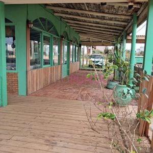 Local En Punta Del Diablo, Playa De Los Pescadores