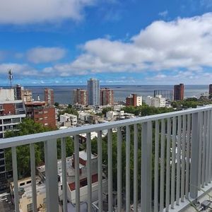 Apartamento En Venta De 3 Dormitorios C/ Cochera En Centro