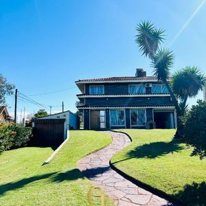 Casa En Venta De 5 Dormitorios C/ Cochera En Parque Carrasco
