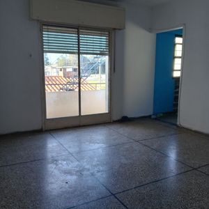 Casa En Venta C/ Cochera En Nuevo París