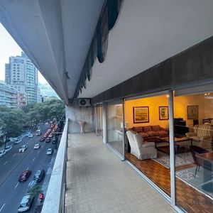 Apartamento En Venta C/ Cochera En Pocitos