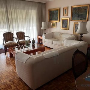 Apartamento En Venta C/ Cochera En Pocitos