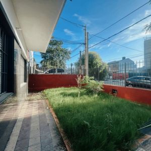 Se Vende Apartamento 3 Dormitorios Mas Local Con Renta De Mas De 9%, Malvin