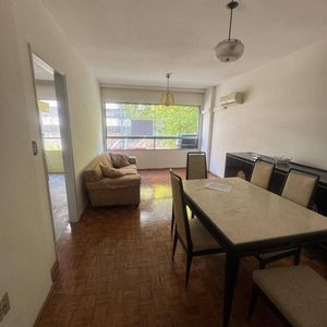 Apartamento En Venta Centro Sobre 18 De Julio Con Amplio Patio De Uso Exclusivo