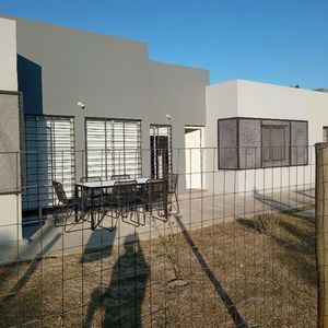 Casa En Alquiler C/ Cochera En Las Toscas