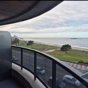 Apartamento En Alquiler C/ Cochera En Malvin