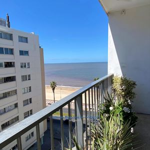 Apartamento Con Muebles En Pocitos 4 Dormitorios Y Serv.