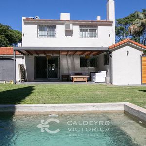 Venta De Casa En Carrasco 9274 De 5 Dormitorios
