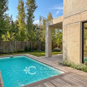 Venta De Casa En Barrio Parques 9750, A Estrenar De 3 O 4 Dormitorios