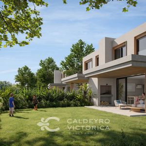 Venta Casa En Ayres Polo, Carrasco 9780, 3 Dormitorios Con Fondo, Parrillero Y Seguridad 24 Horas